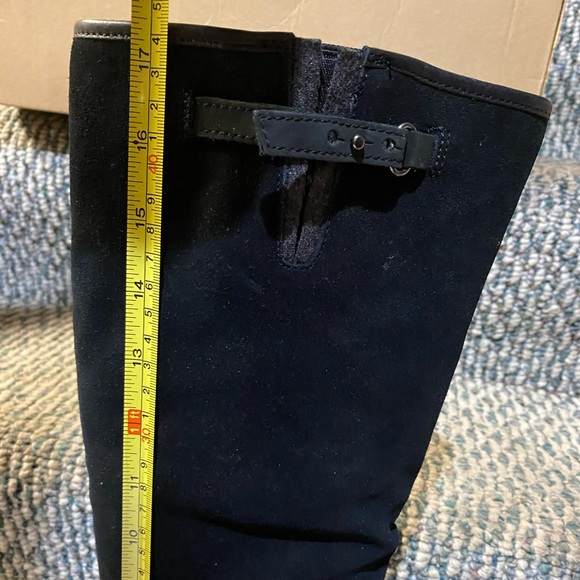 Women Ugg boots - Picture 9 of 10